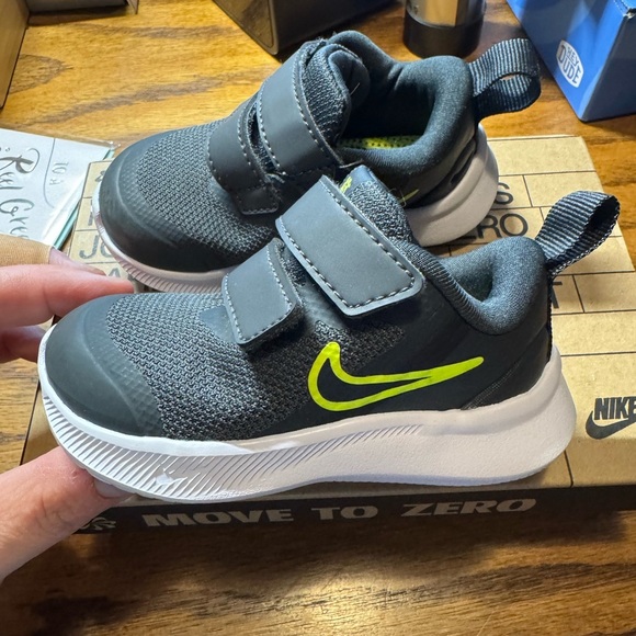 Nike Star Runner 3 Sz 4c Grey / Sneaker / Shoe / Infant / Baby - Picture 2 of 3